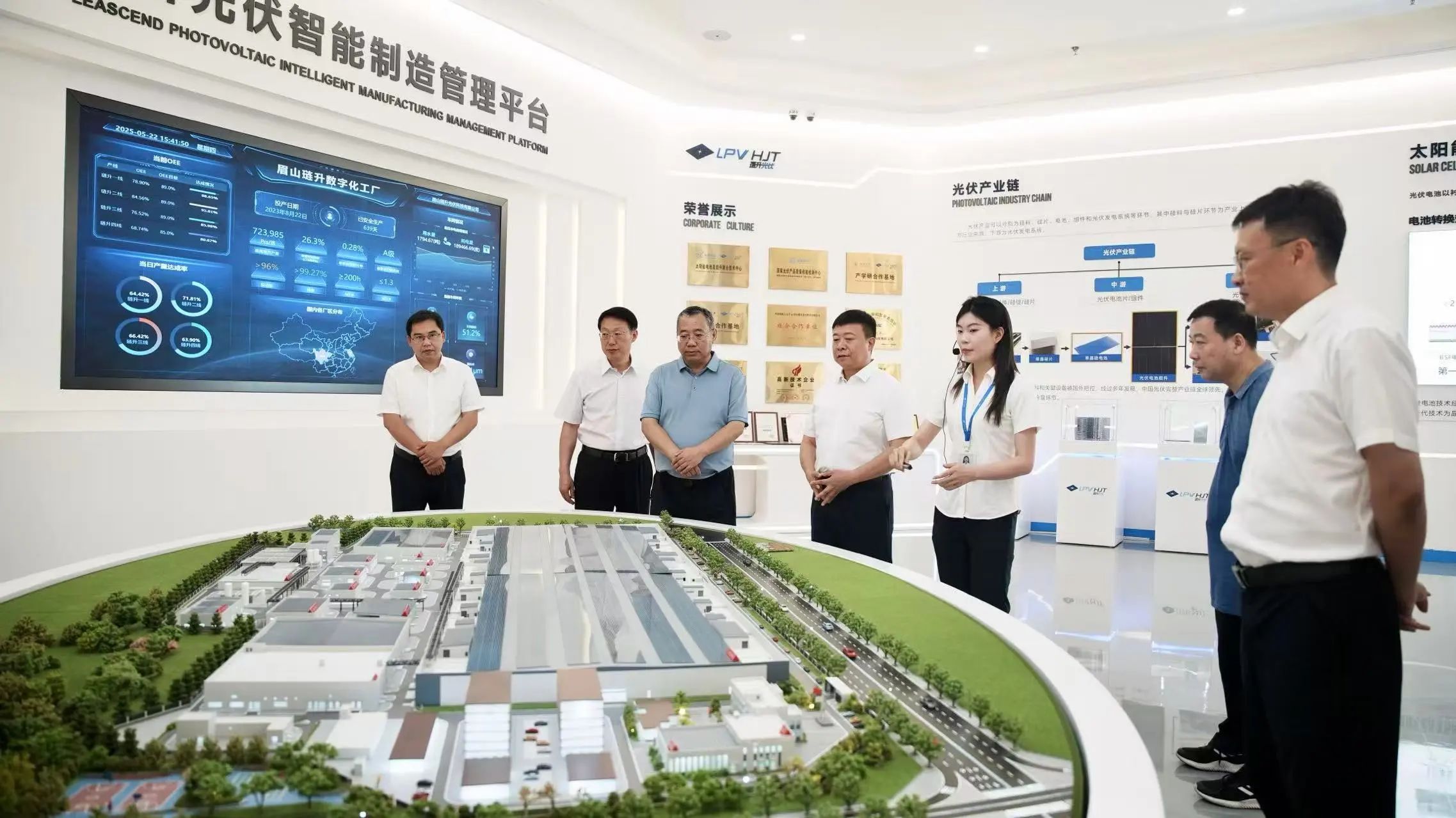 四川省委常委、统战部部长普布顿珠莅临琏升光伏调研